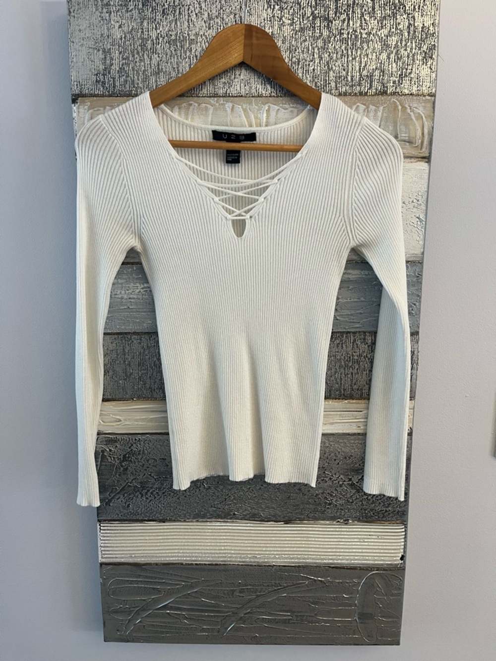 U2B White Ribbed Lace-Up V-Neck Long Sleeve Top